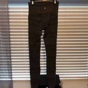 patterned lulu leggings !